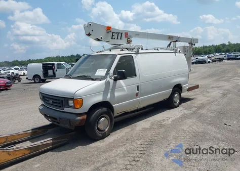 2005 Ford E-350 Super Duty Commercial/Recreational from USA, damaged, VIN 1FTSE34L85HB28107